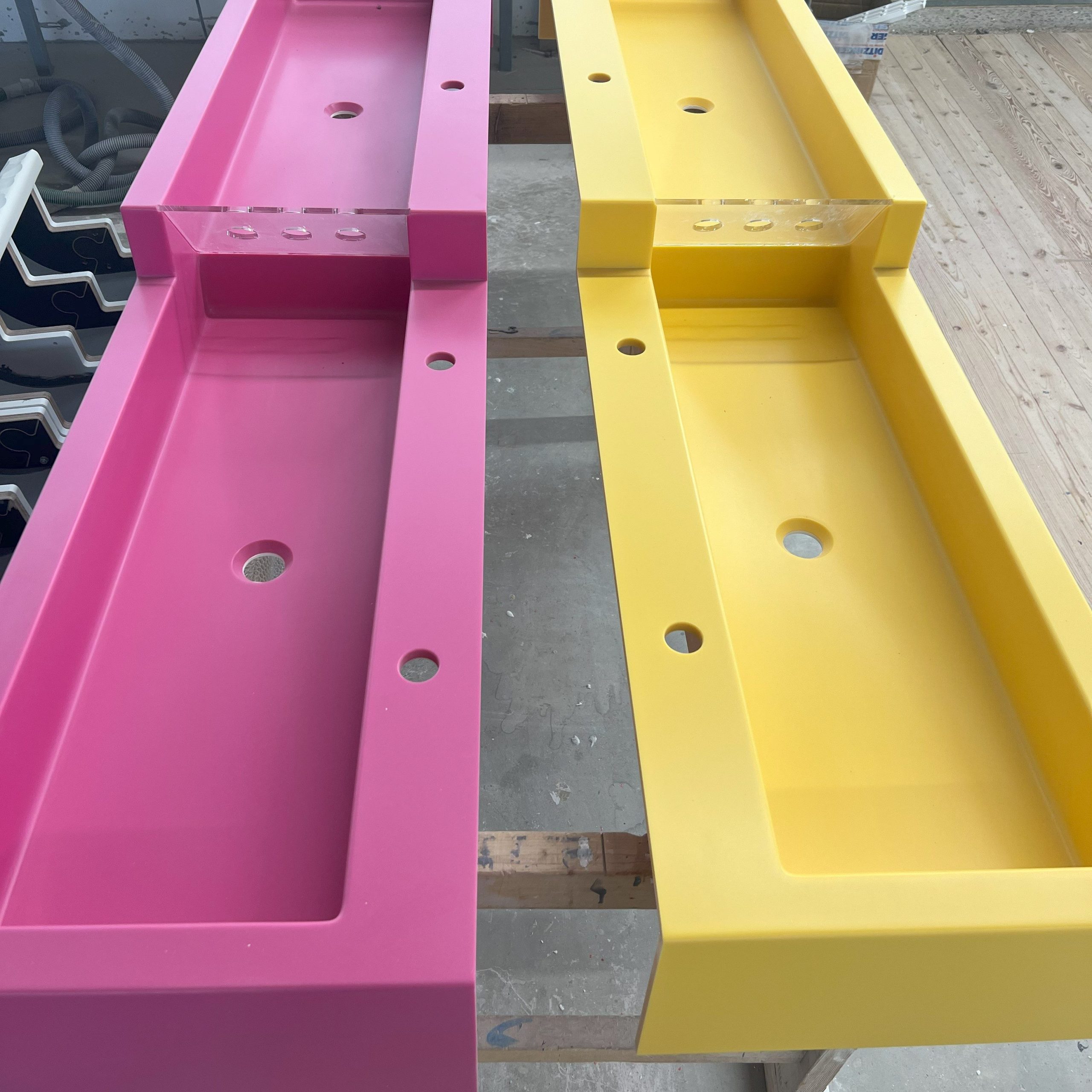 WT-Anlage für Kindergarten - Rechteckbecken mit Höhenversatz in schönen Unifarben wie gelb, pink ...